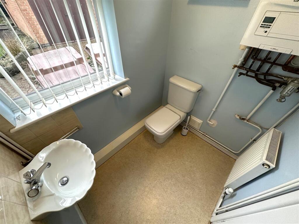 Ground Floor W.C 995
