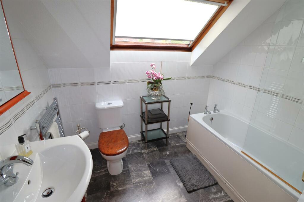 Bathroom (1).JPG