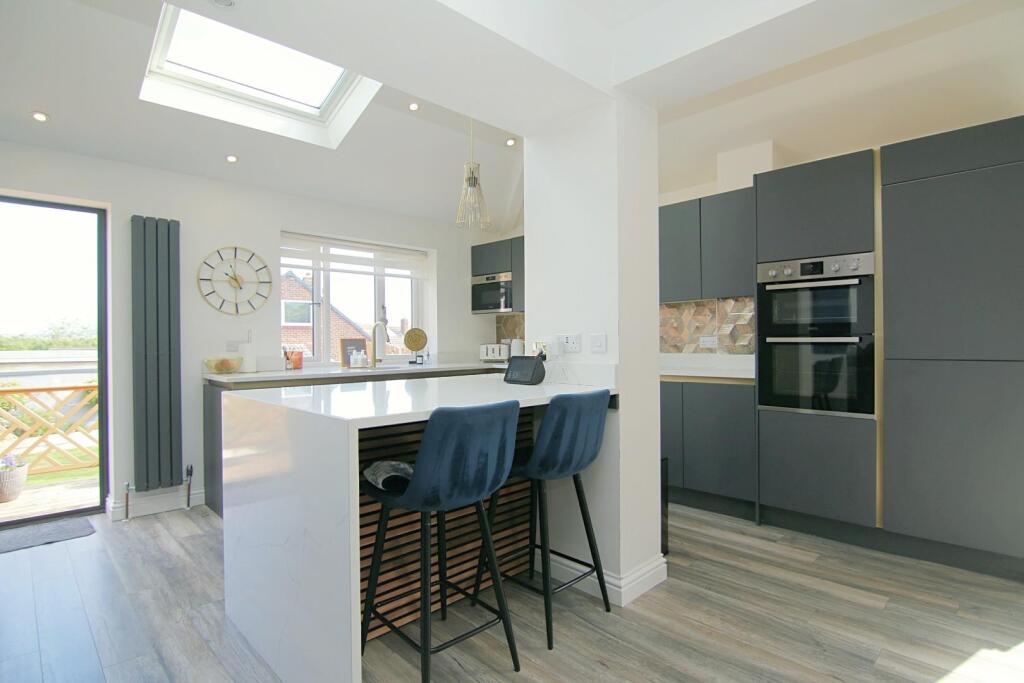 KITCHEN / DINER