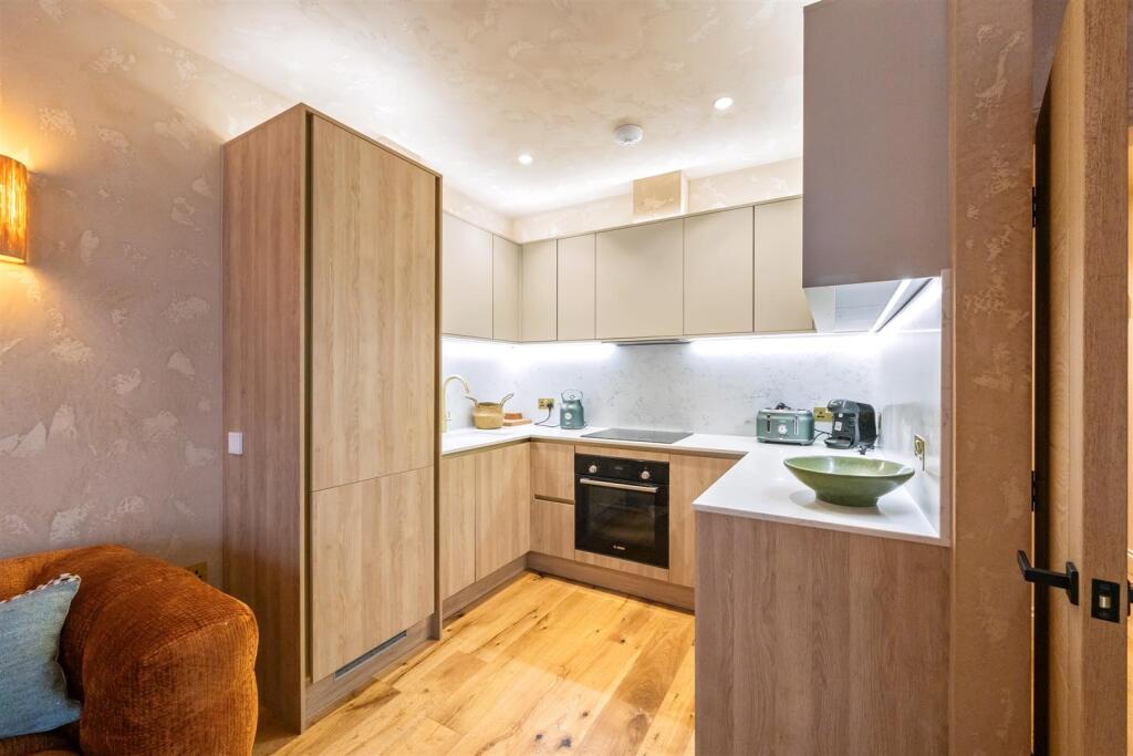 Ground Floor Flat-009.jpg