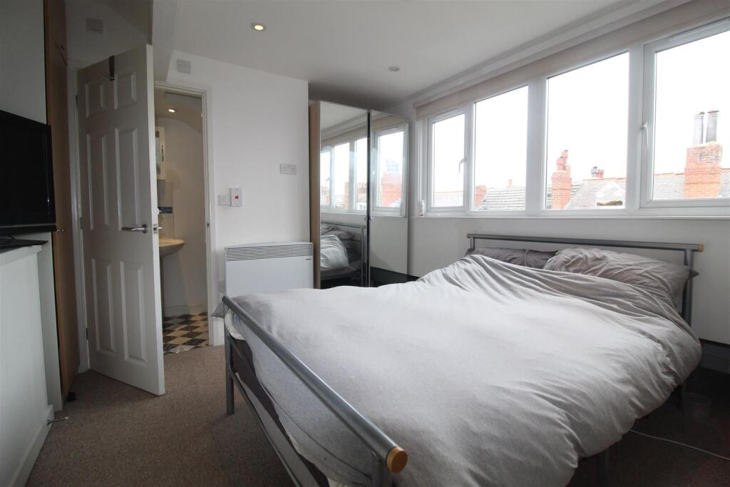 Bedroom.JPG