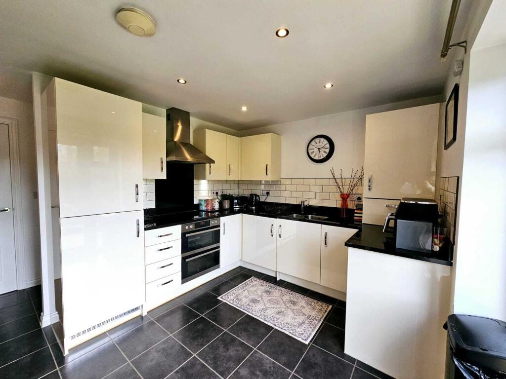 e4eba573-1fc0-48d3-98db-1cedbd515aba