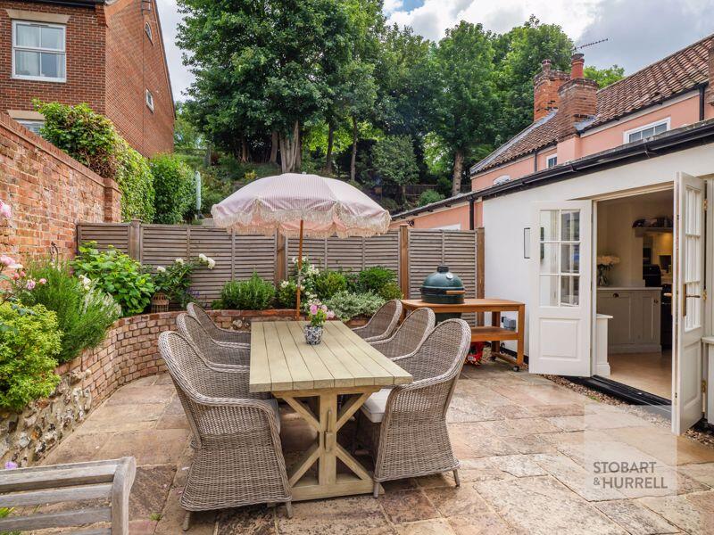 Alfresco Dining