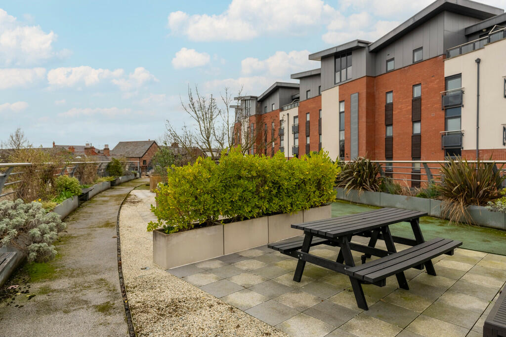 11 The Quarter, E...