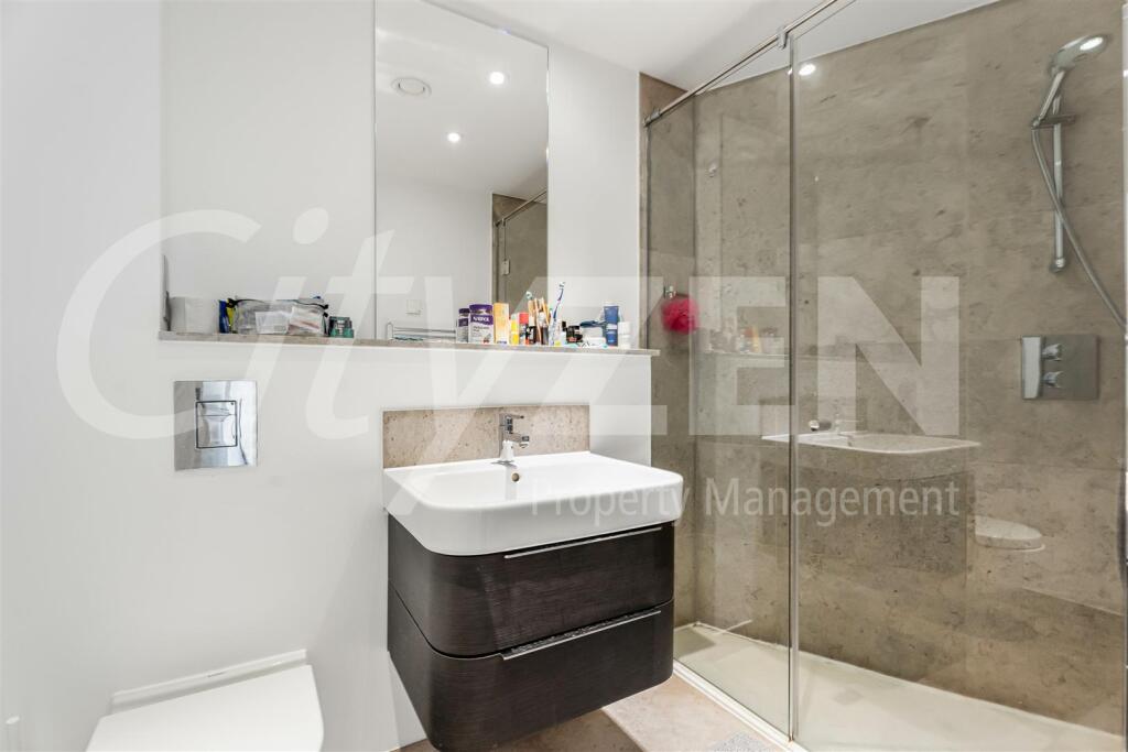 EN SUITE SHOWER ROOM