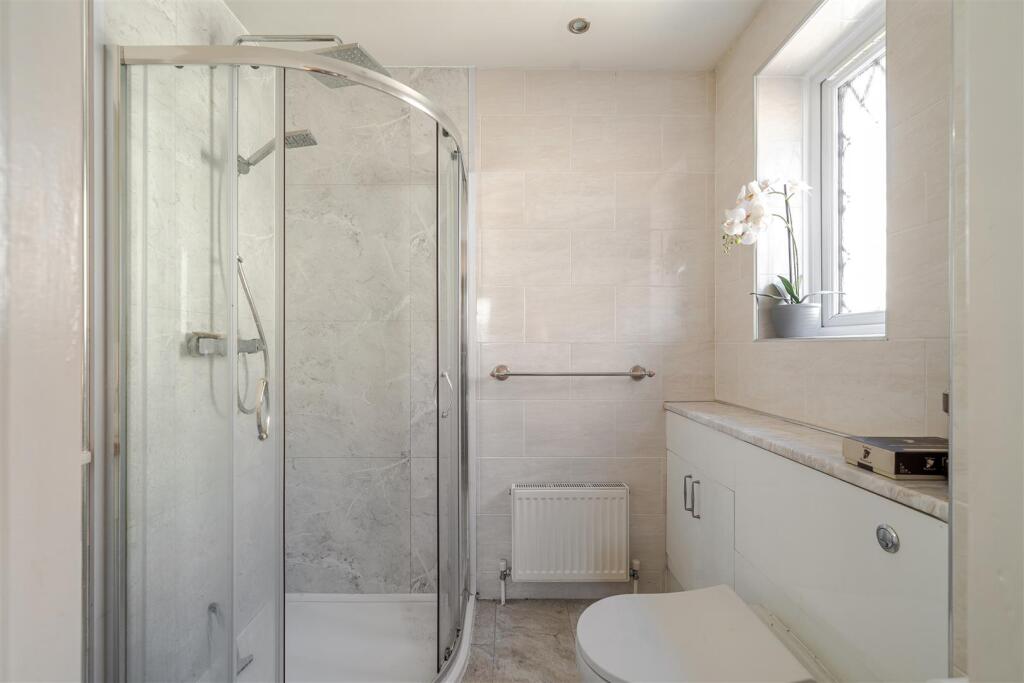 En-Suite to Bedroom 1
