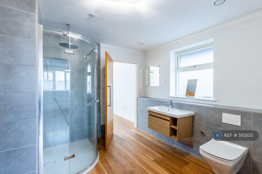 Jack &amp; Jill Bathroom