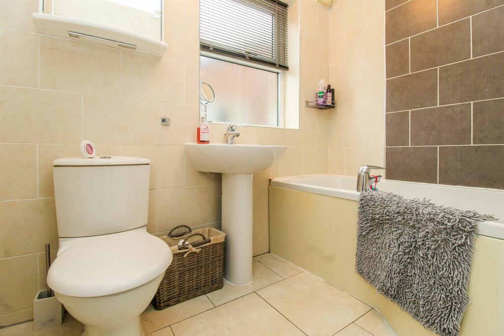 BATHROOM/W.C.