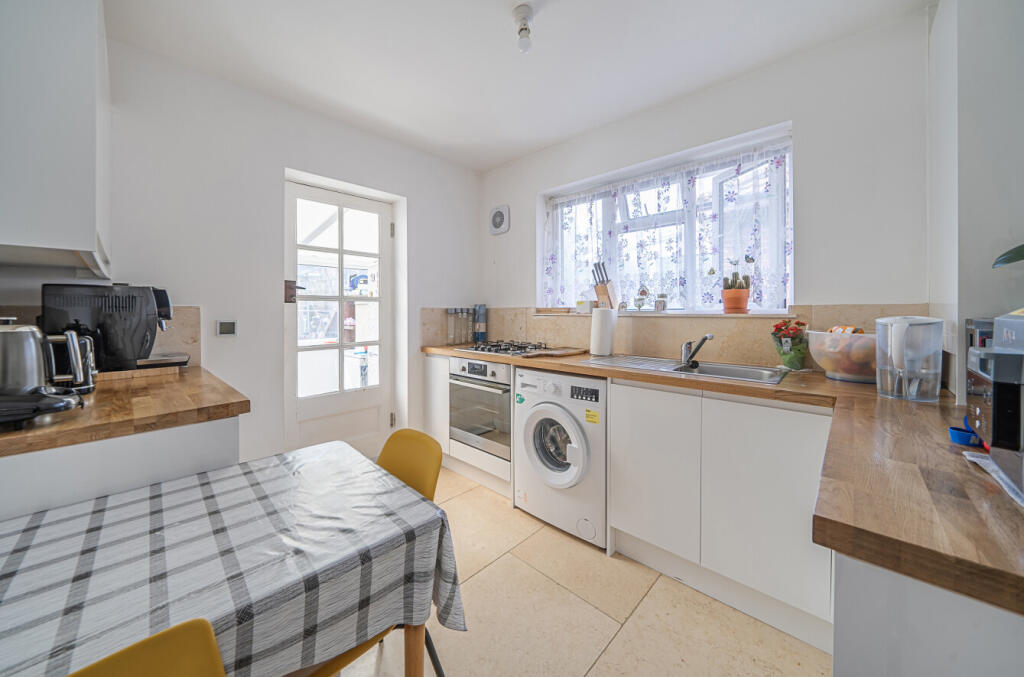 1349607-4-68c02c3...