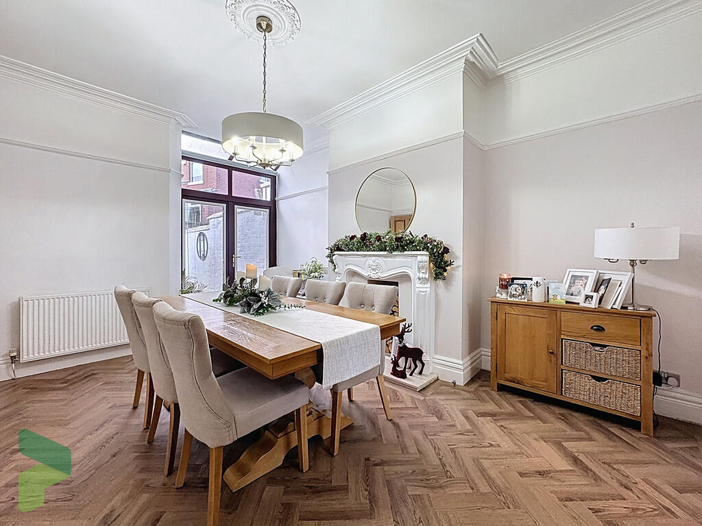 Dining room/sitti...