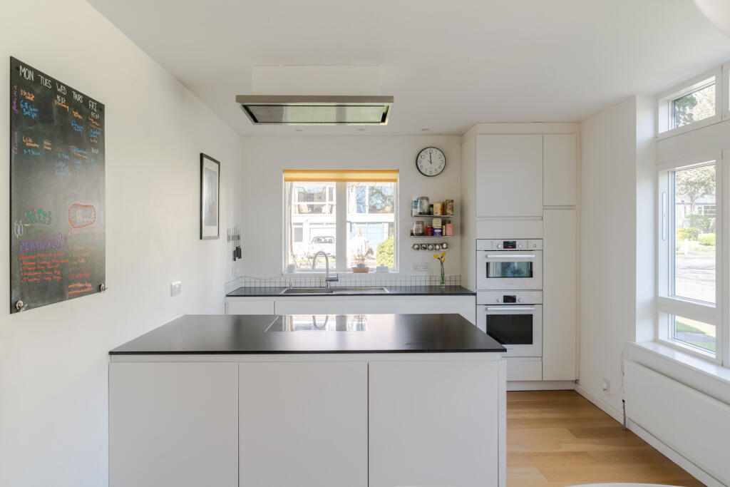 272748 - 75 Hall Drive-36.jpg