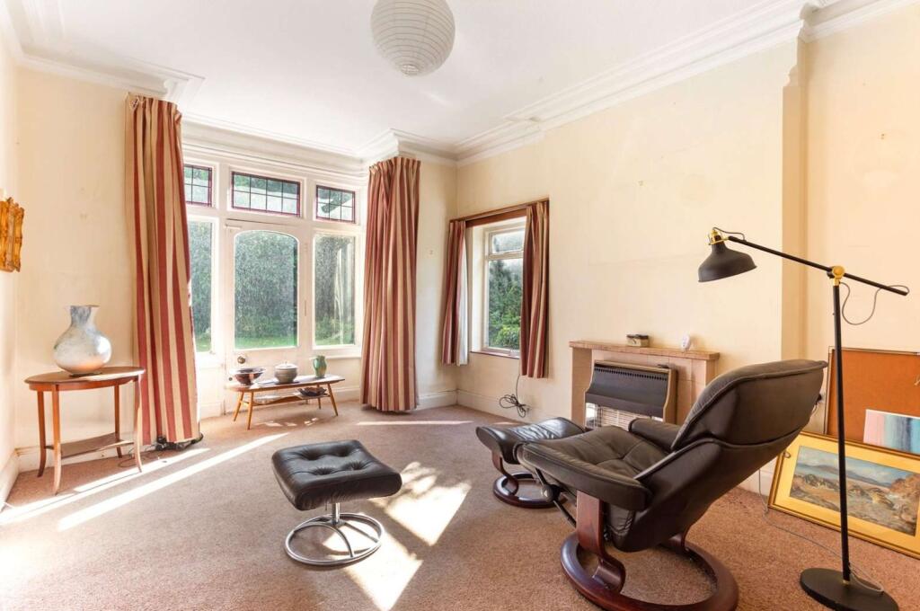 Muskegon, Lime Grove Avenue, Chilwell, Nottingham, NG9 4AR