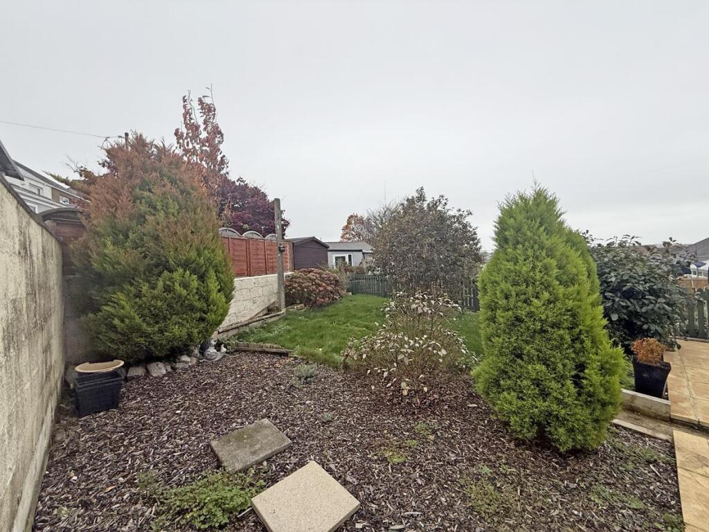 Seacroft Road 14 - Garden 2.jpg