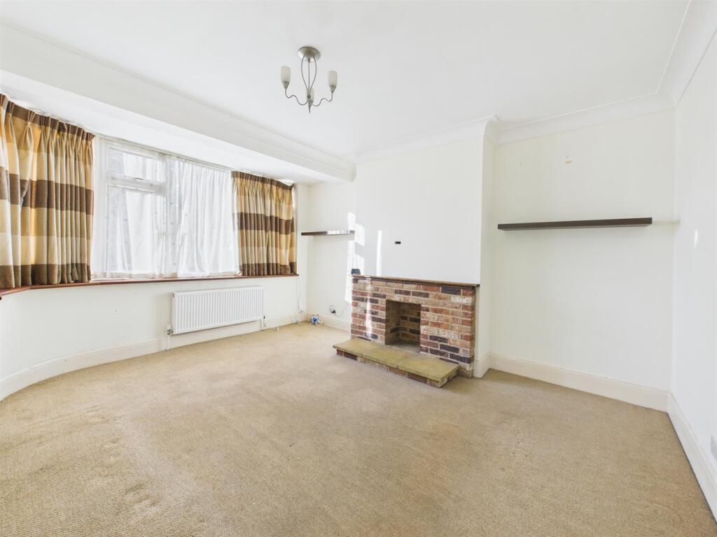 CAM05080G0-PR0235-STILL004.jpg