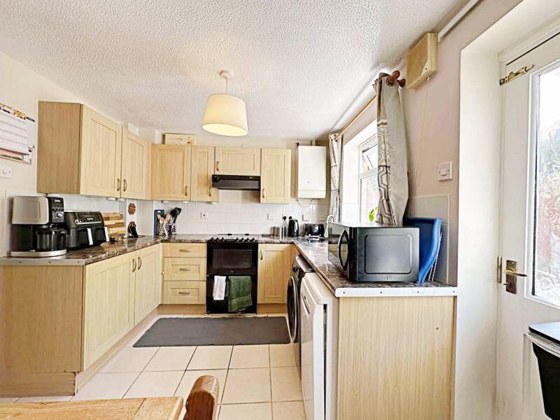 Kitchen/ Dining Room