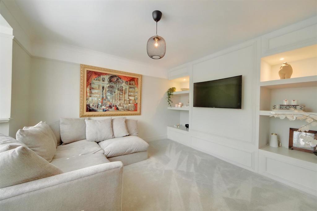 Living Room 2.jpg