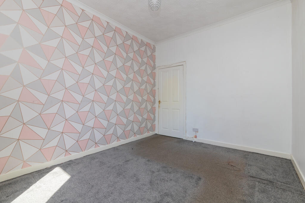 316 Gladsmuir rd Hillington Glasgow G52 2LQ L-12