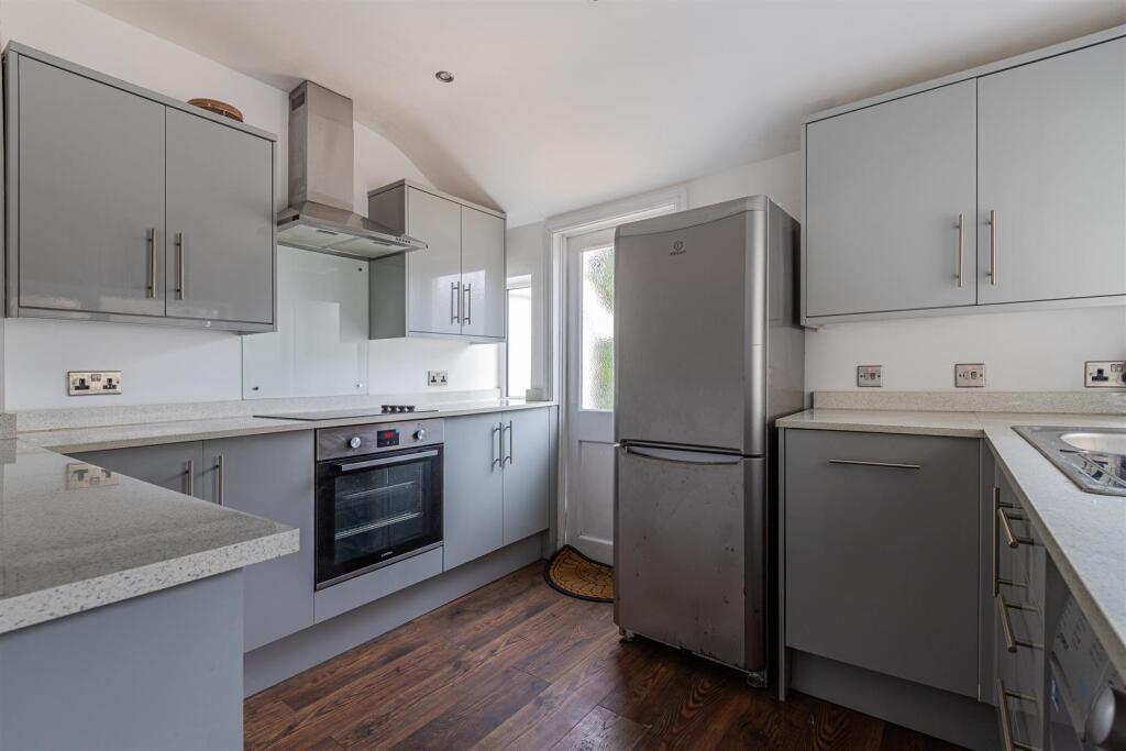 Llanishen Street 15-13.jpg