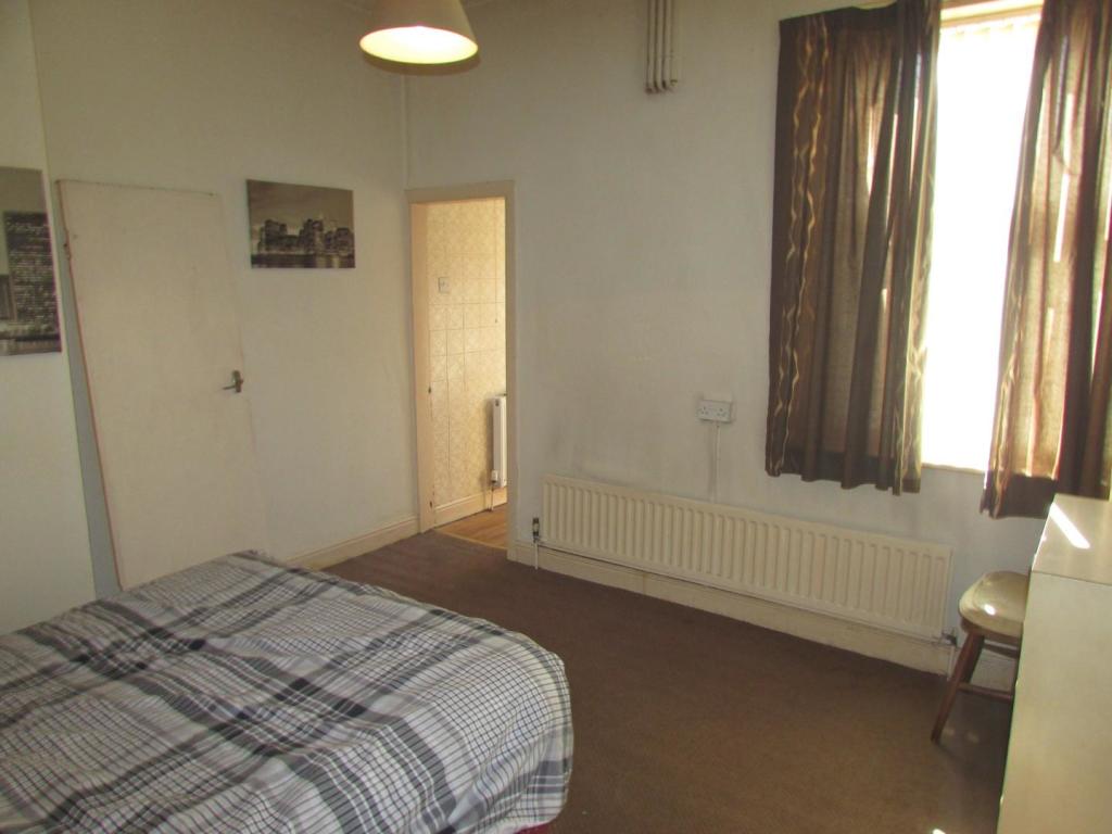 ClaytonSt21bed2.JPG