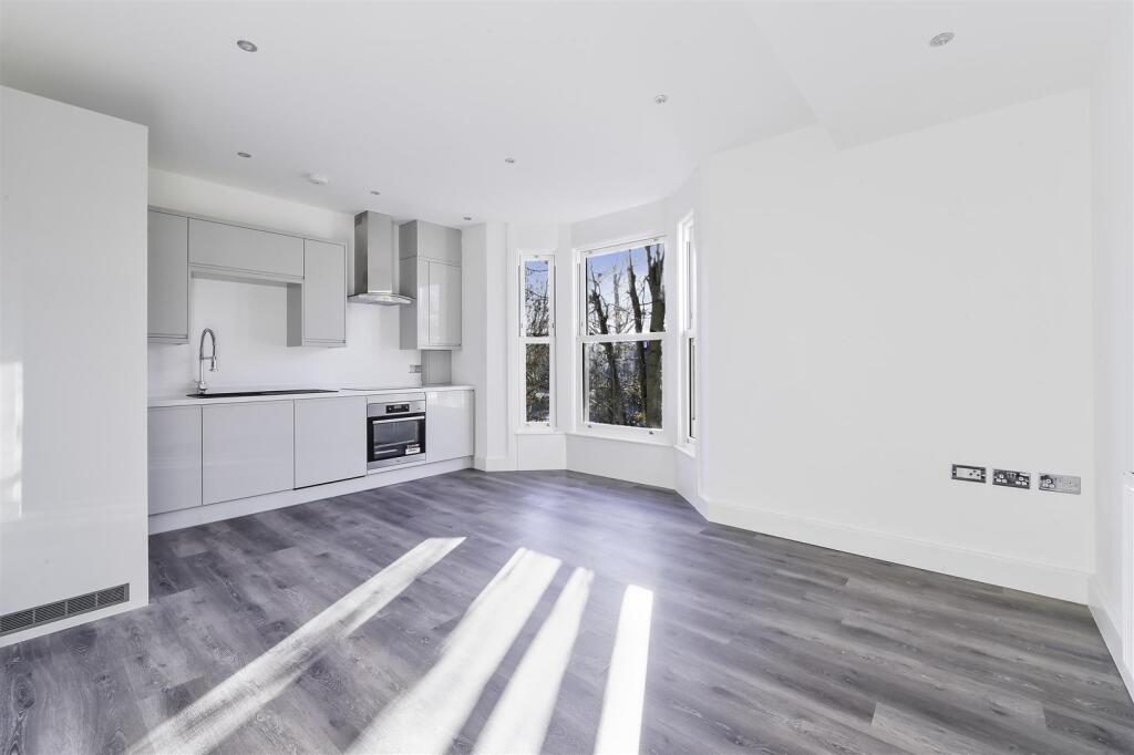 LYNWOOD OAK, FLAT 5 KENNEDYS- (4).jpg