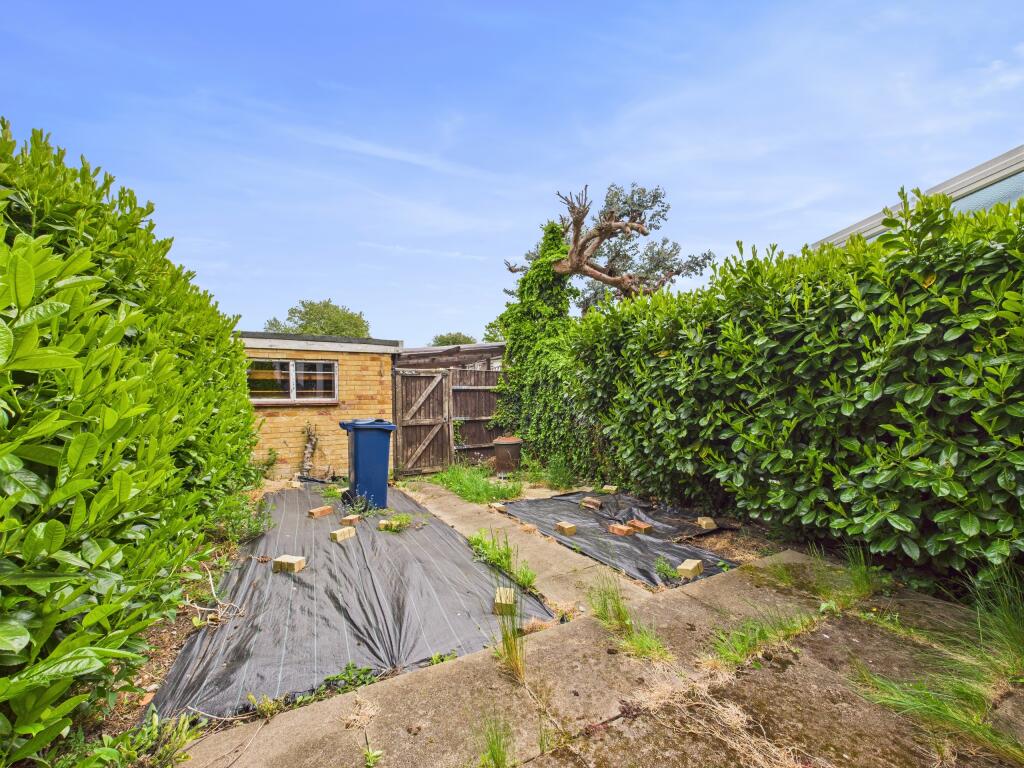 CAM01354G0-PR0502-STILL007