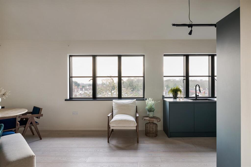 Harley Court, E11