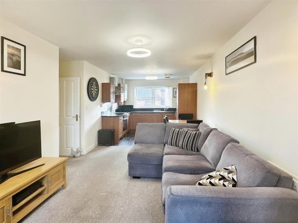 Open Plan Lounge and Kitchen