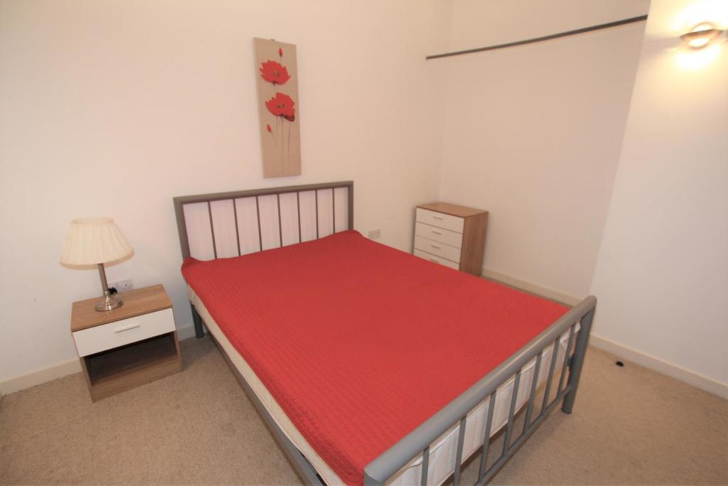 Bed2.jpg