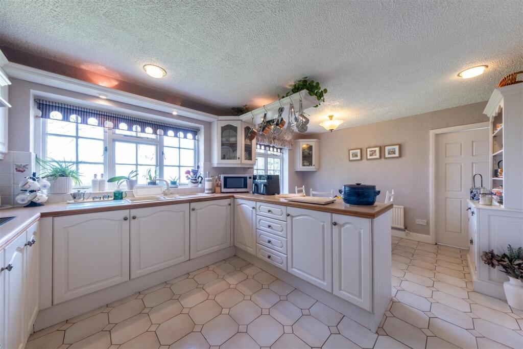 16 The Coppice-001.jpg