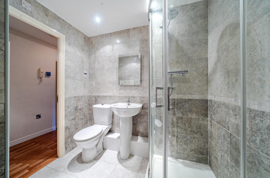 1372375-2-68fb4b1...