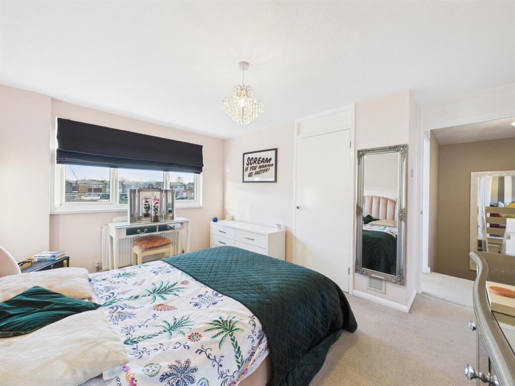 Barnard Crescent, Aylesbury, Buckinghamshire