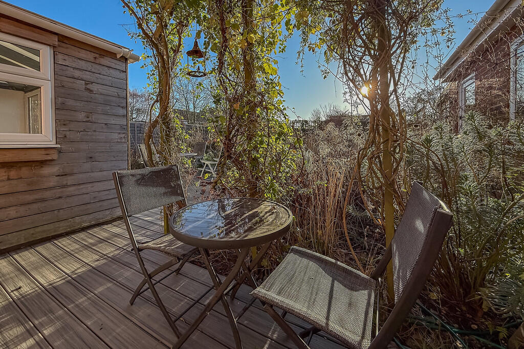 28PlayfieldClose-...