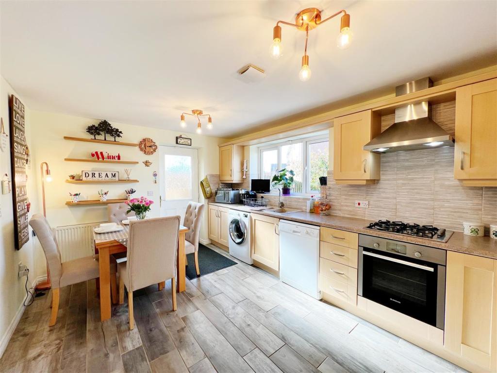 Kitchen 1.jpg