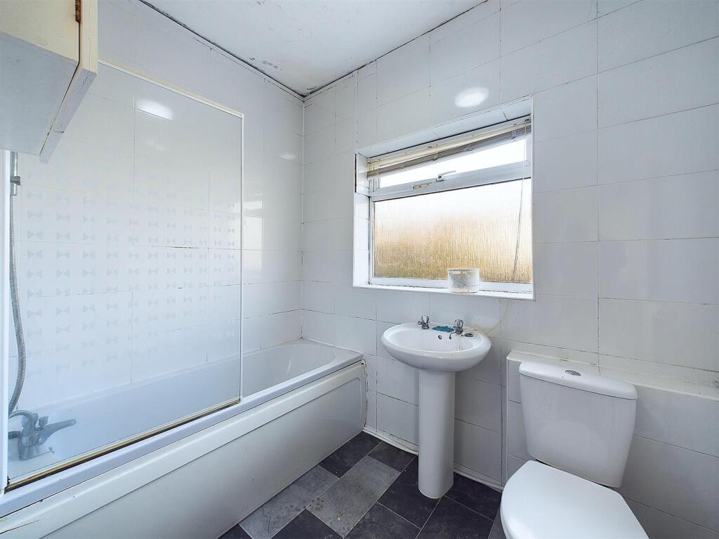 7 - END TERRACED HOUSE ARRANGED AS 2 FLATS.jpg