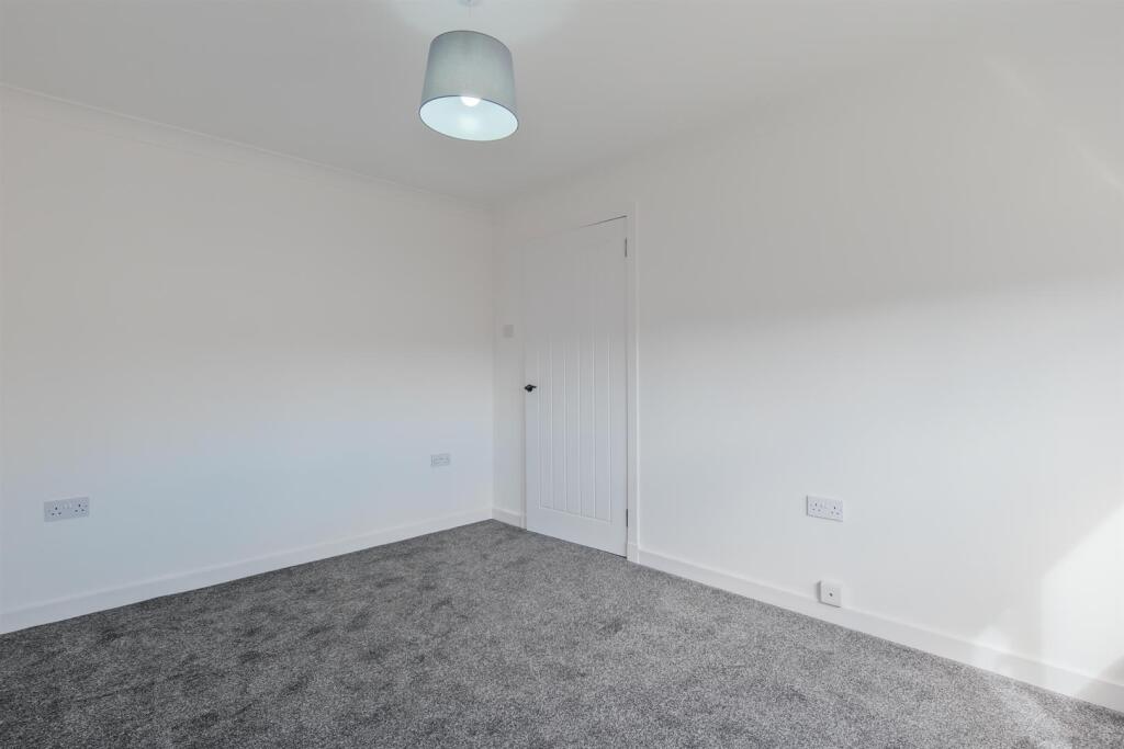 014-1 Innellin Crescent, Shotts ML4 4DB.jpg
