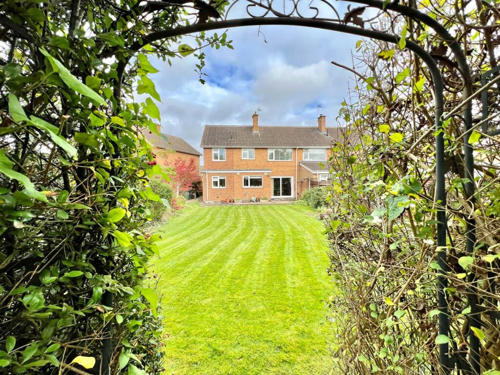 LARGE GARDEN