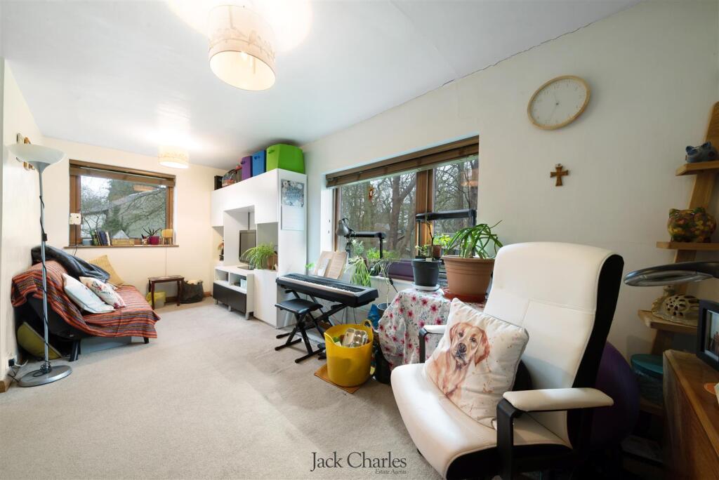 21 Greenacres-4.JPG