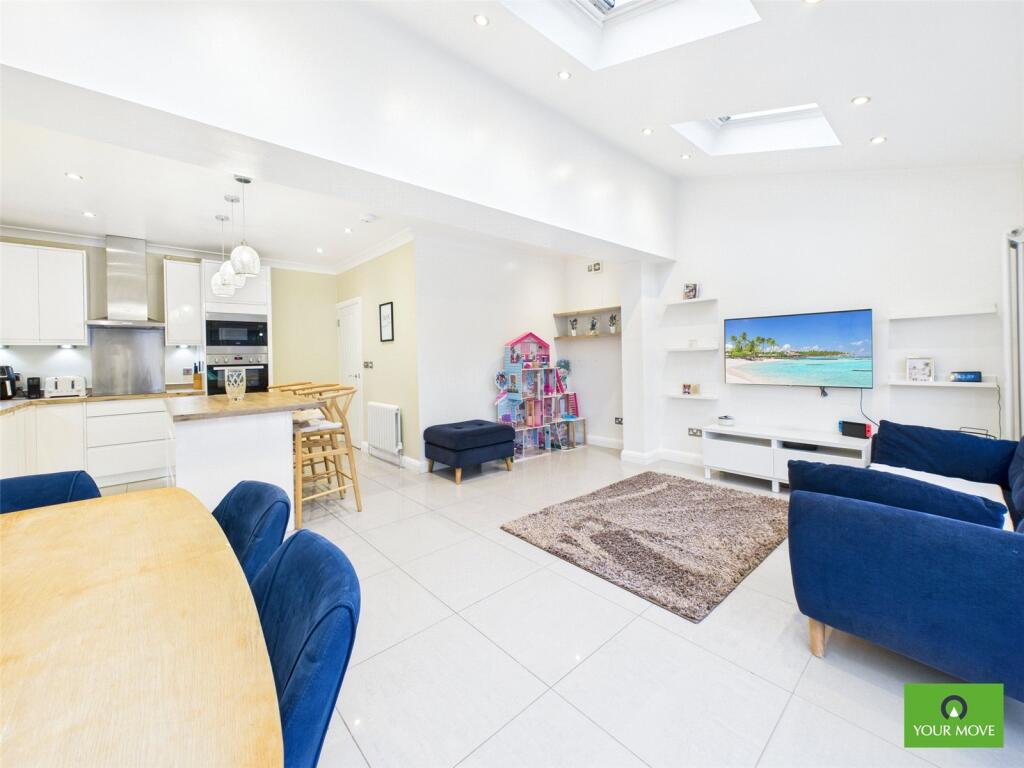 Kitchen/Living Area