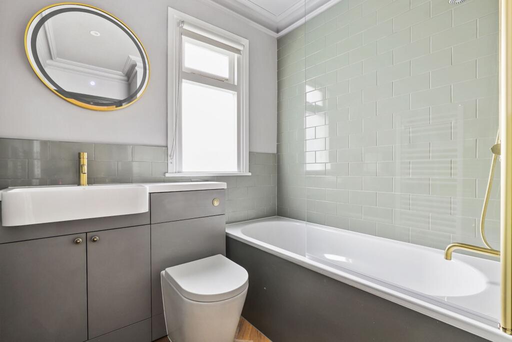 7 bathroom.JPG