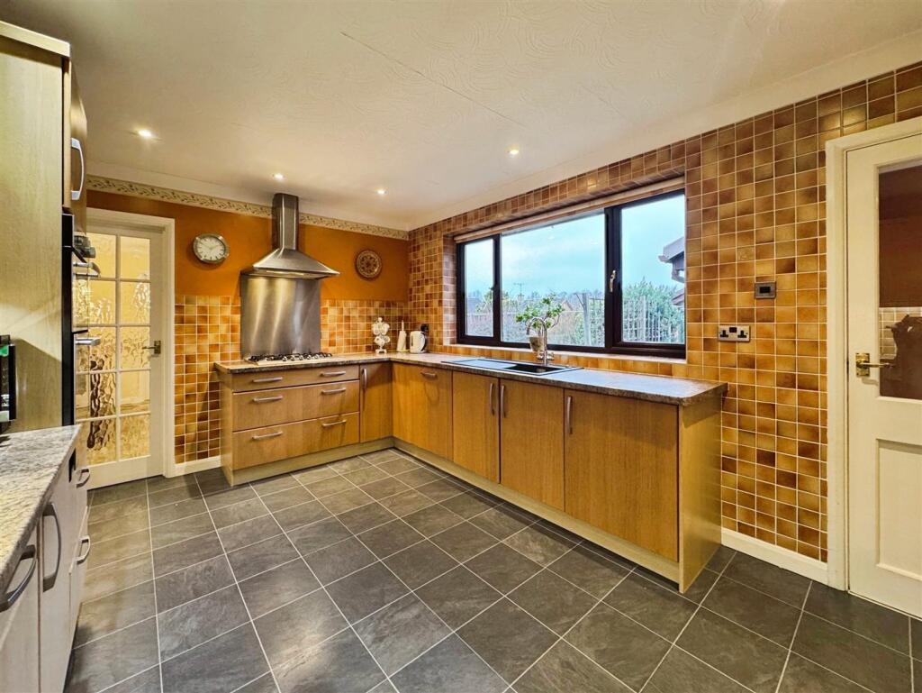 4b010f72--417A-A7AF-C763F63B7FA7-14648-00000ACB895