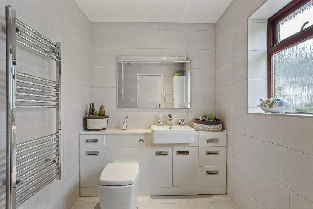 Ensuite to Main