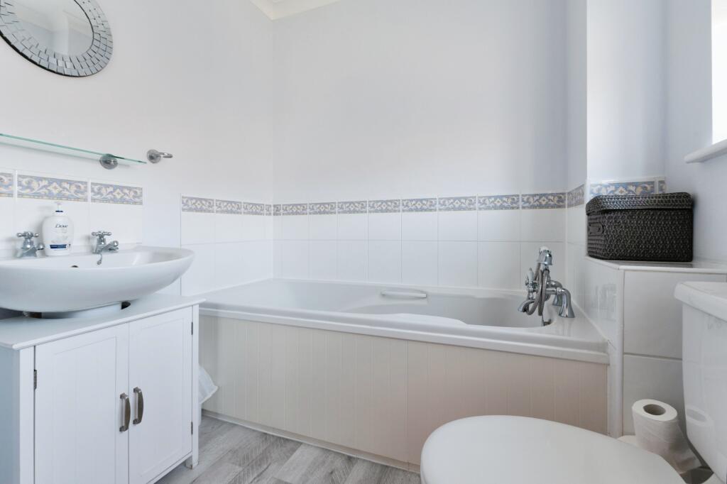 22lennoxclosechaffordhundredgraysrm166ap12