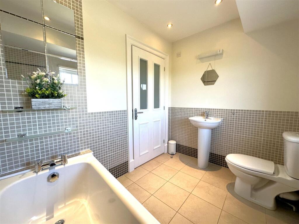 Family Bathroom 865