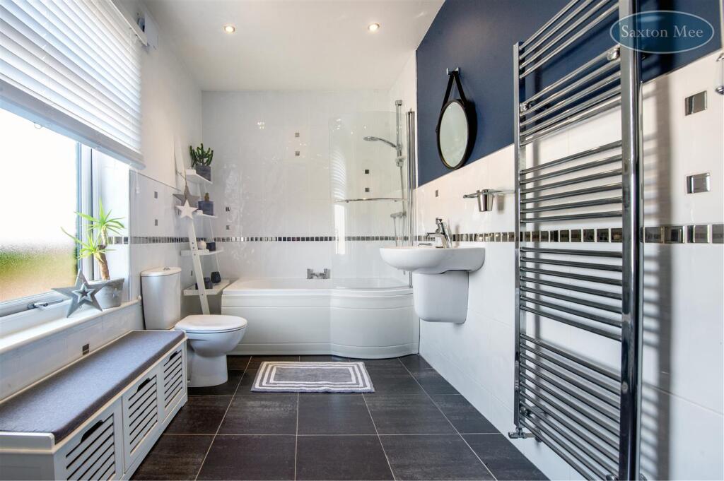 carr rd - bathroom 8860.jpg