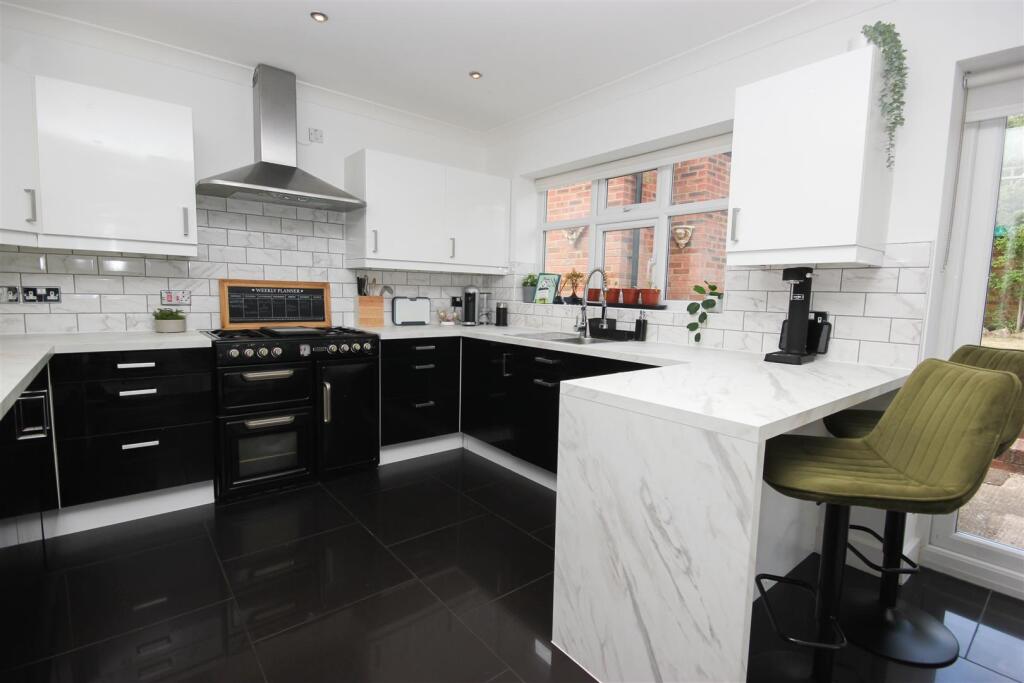 kitchen 1.JPG