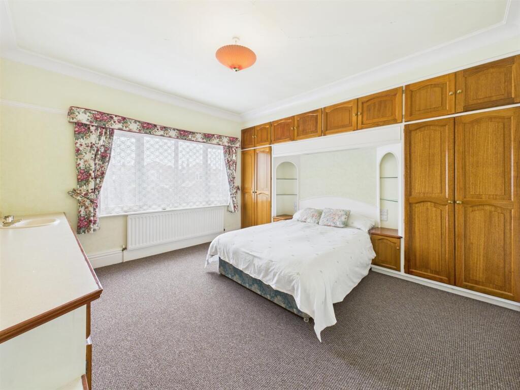 Bedroom: