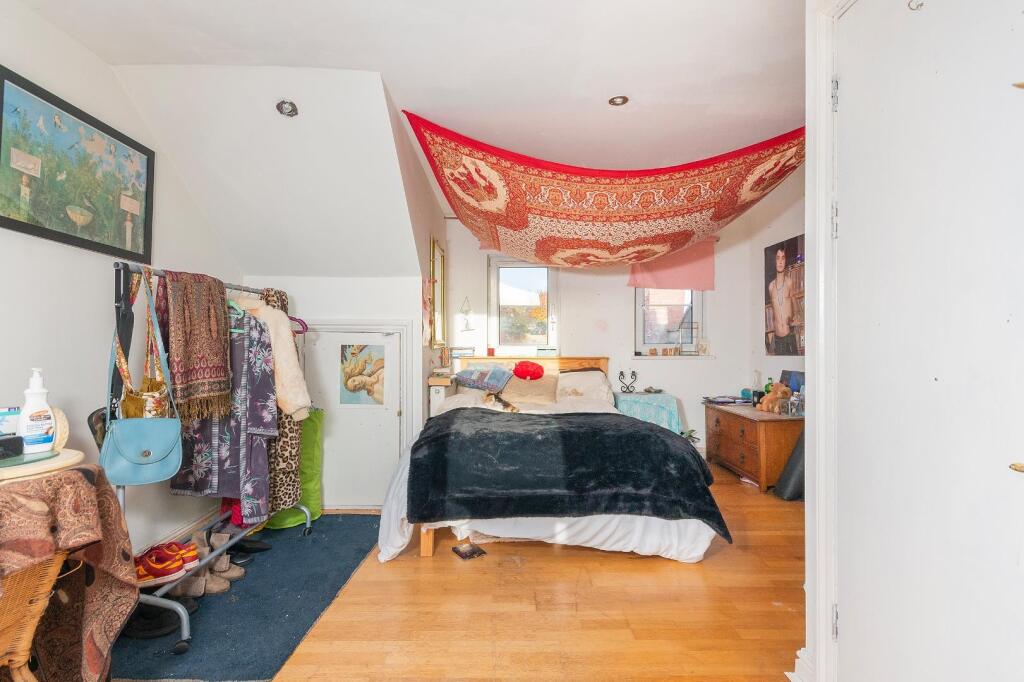 1C1R3WH - Bedroom F.jpg