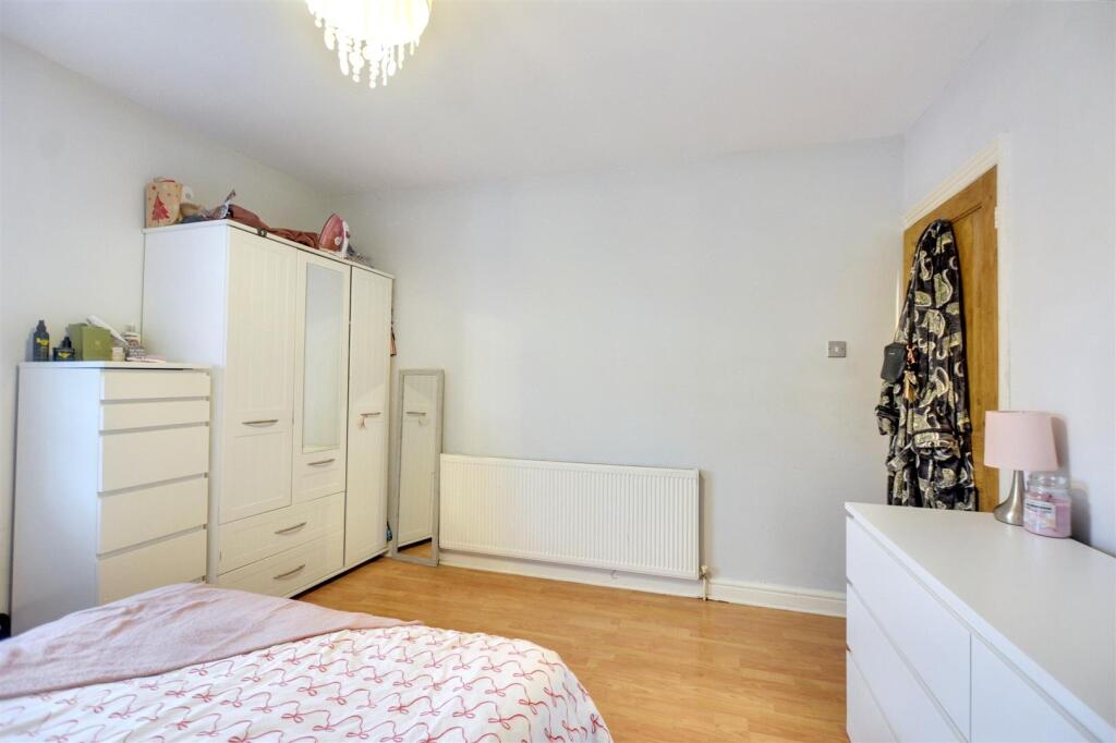 Bedroom 1_2.jpeg