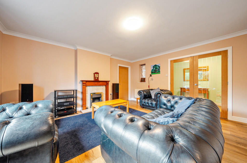 1386524-7-6931a52...