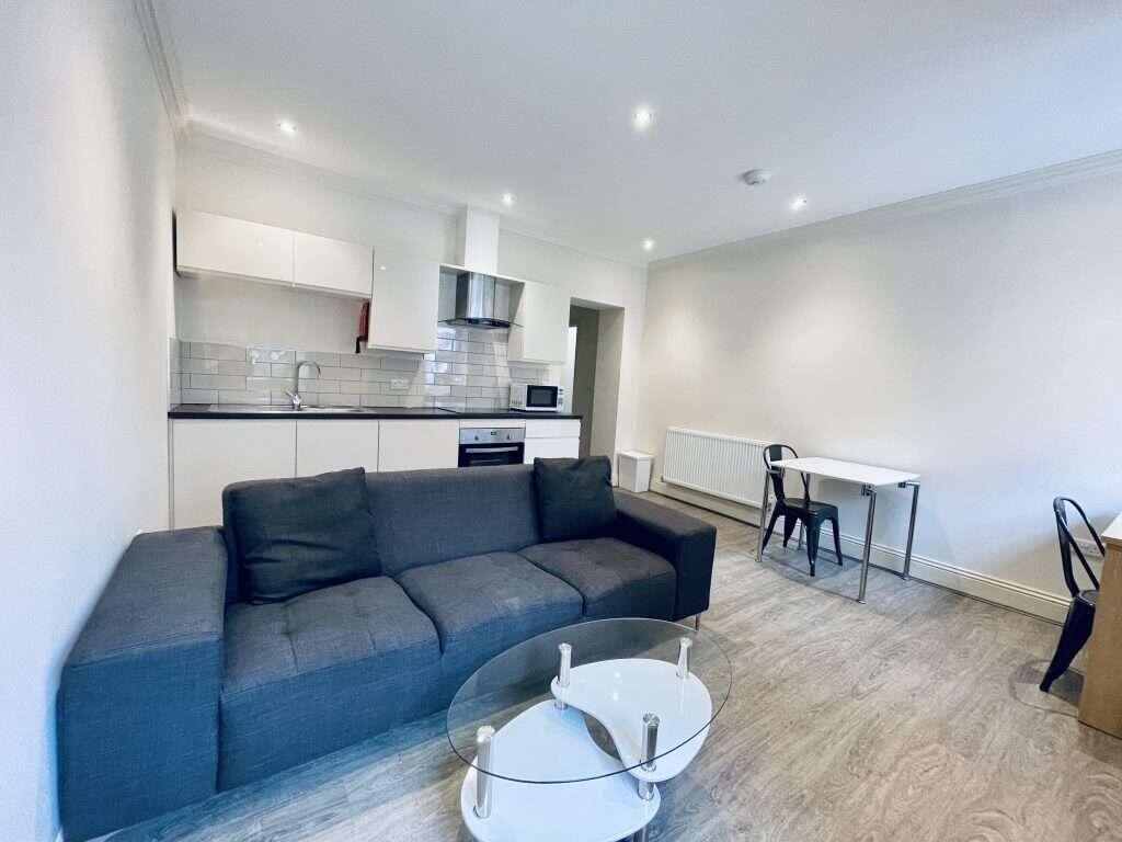 Flat_2_8_St_James_Row